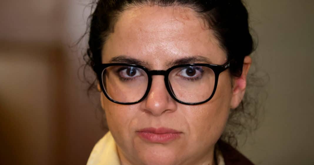 Ministra Orellana Defiende al SernamEG en Caso de Libertad Condicional de Agresor de Nabila Rifo