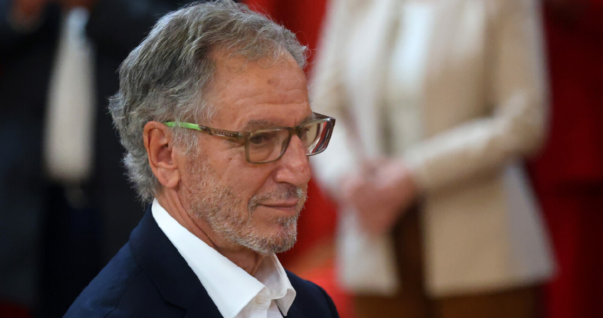 Ministro de Economía Revela Patrimonio Millonario en Fondos de Inversión