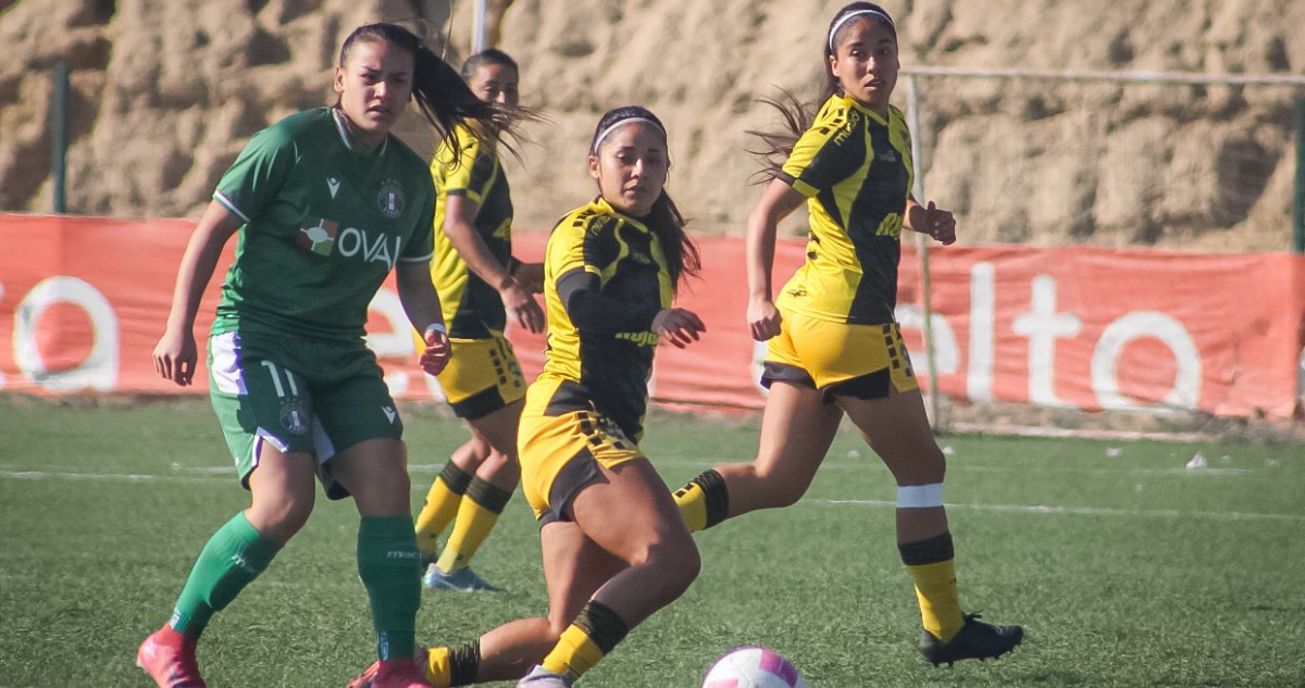 Multas Millonarias Revelan Desafíos Persistentes en el Fútbol Femenino Profesional