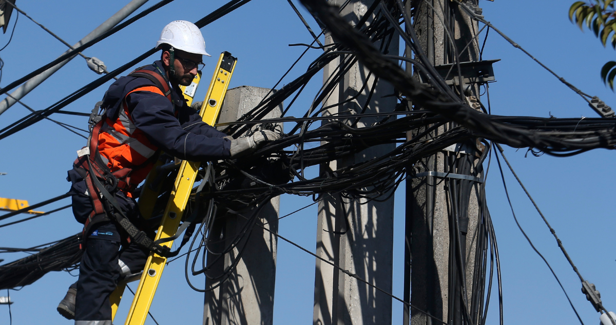 Osorno Avanza en la Eliminación del Cableado Obsoleto: Alcalde Confirma Progreso