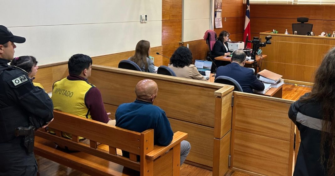 Padres Acusados de Violar Repetidamente a su Hija de 12 Años: Un Caso Devastador