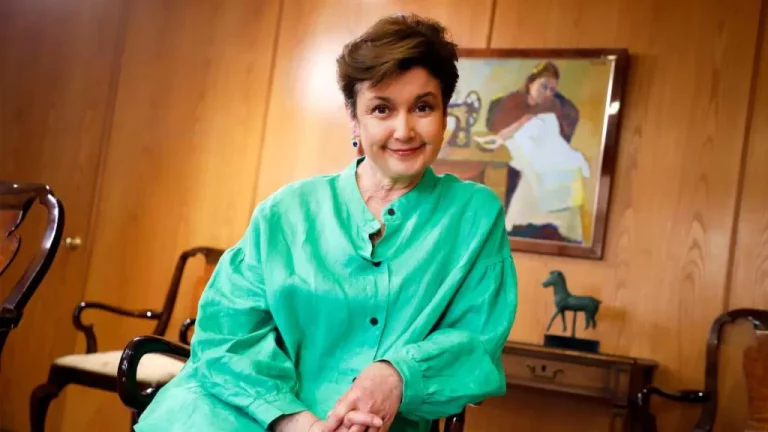 Paulina Urrutia: Superando el Cáncer de Mama con Fortaleza y Esperanza