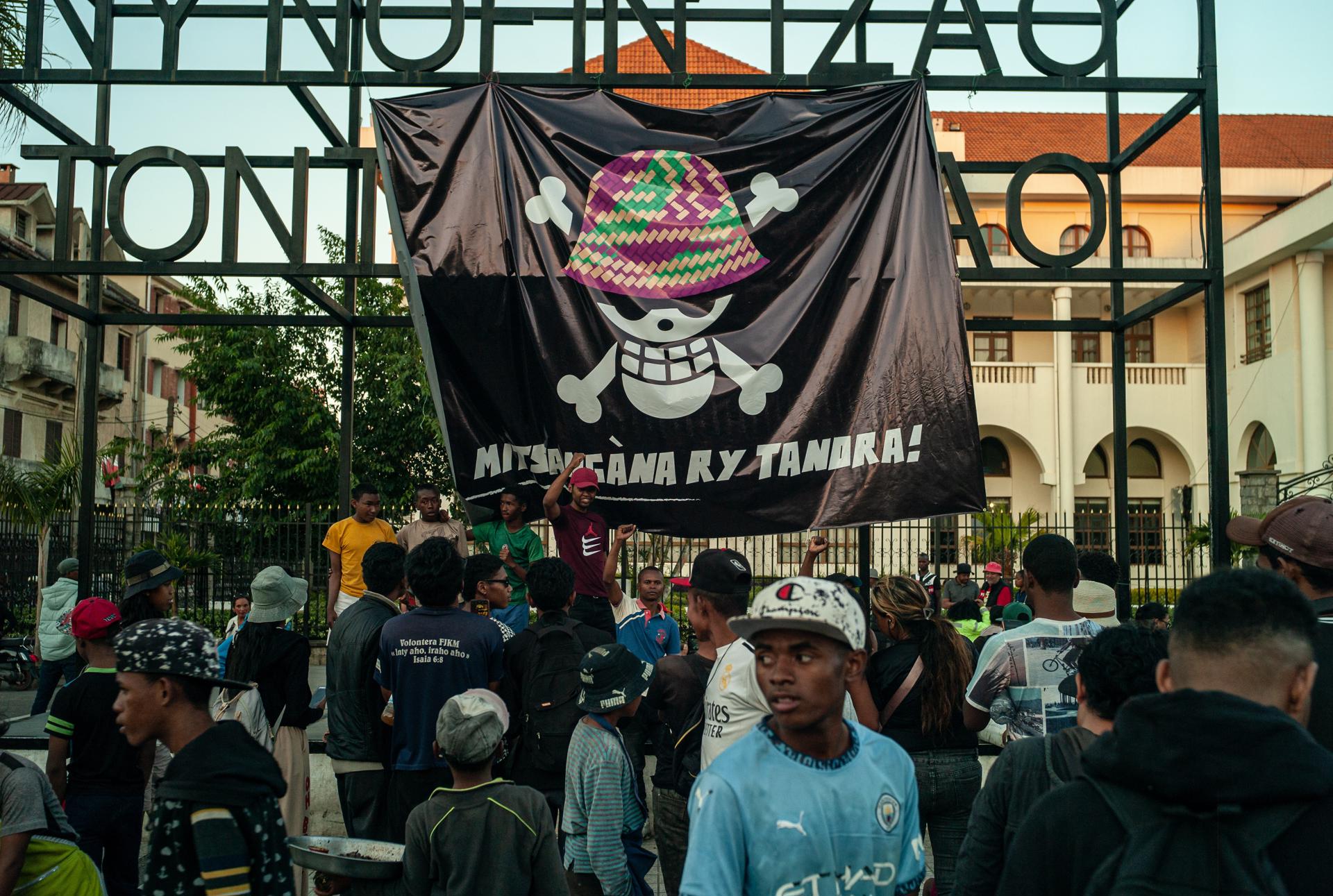 Presidente de Madagascar Huye del País Tras Denunciar Intento de Golpe de Estado