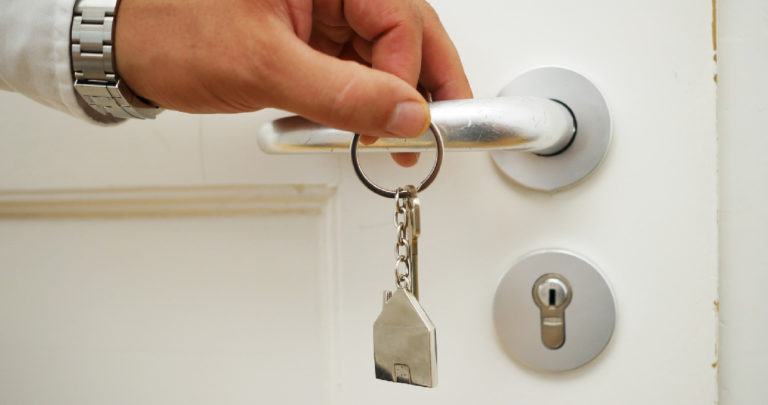 Rescate Patrimonial y Soluciones Habitacionales Accesibles: Familias Visitan Nuevo Complejo de Departamentos en Concepción