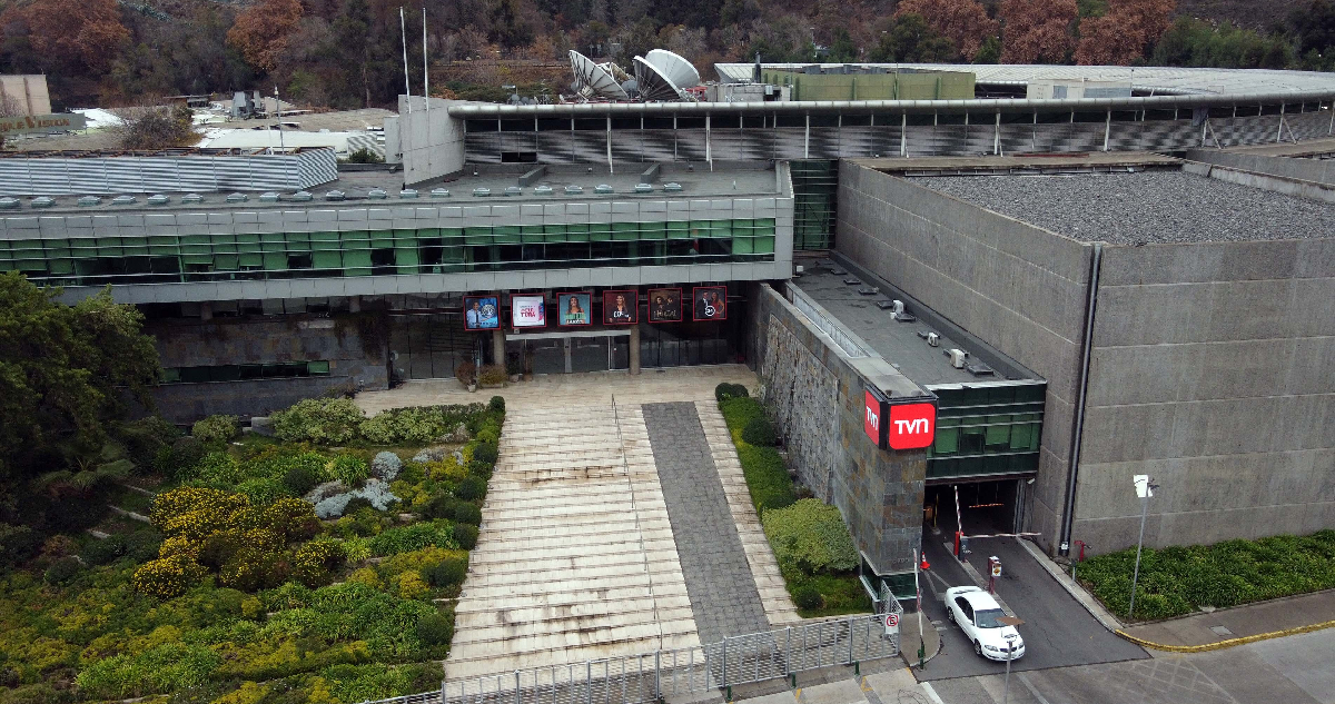 TVN Enfrenta Desafíos Financieros: Estudian Vender Emblemático Edificio para Salvar el Canal
