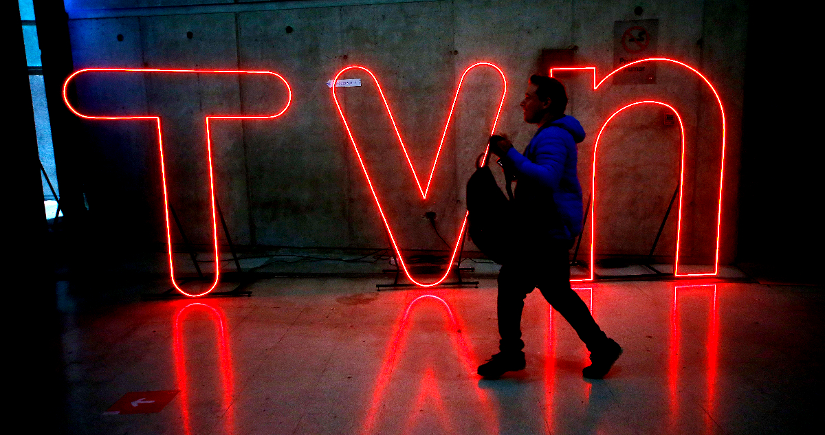 ._temp_TVN en Crisis Millonarios Sueldos Ejecutivos Cuestionados Mientras Buscan Salvar el Canal Público TVN en Crisis: Millonarios Sueldos Ejecutivos Cuestionados Mientras Buscan Salvar el Canal Público