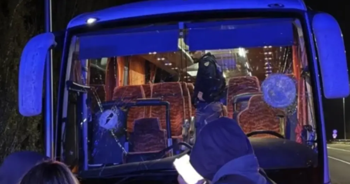Tragedia en el básquet italiano: Hinchas ultras asesinan a conductor de autobús a pedradas