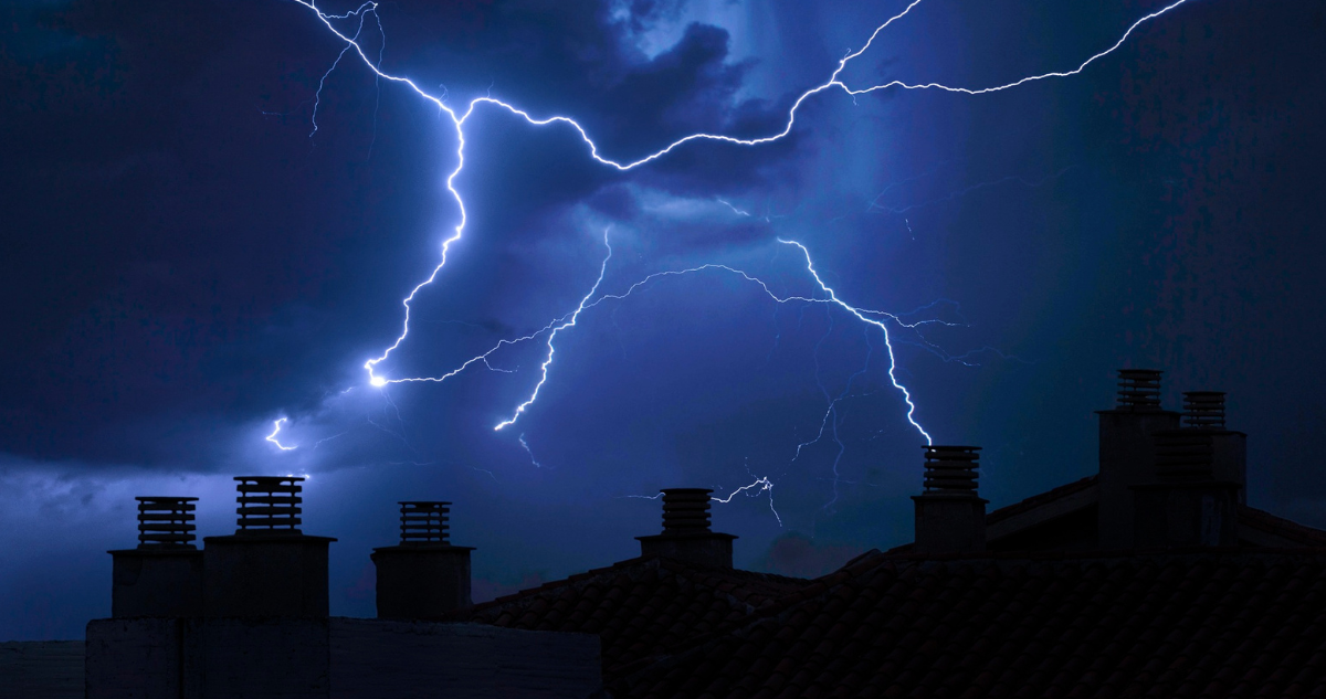 Alerta por Tormentas Eléctricas en 10 Regiones del Centro y Sur de Chile