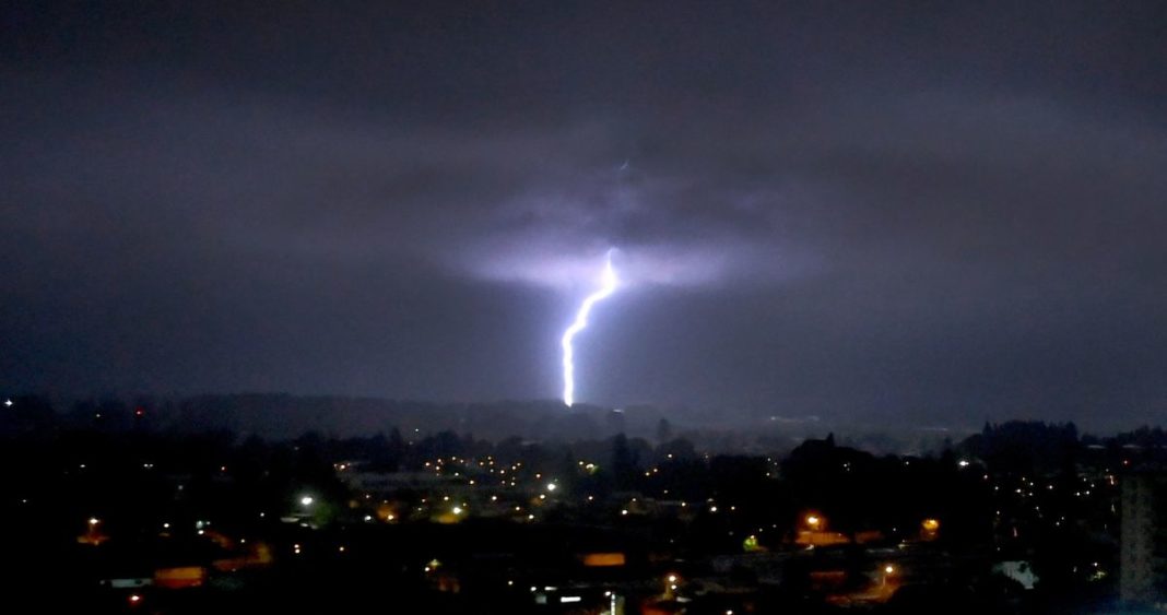 Alerta por Tormentas Eléctricas en el Sur de Chile: Preparándose para un Fin de Semana Inestable