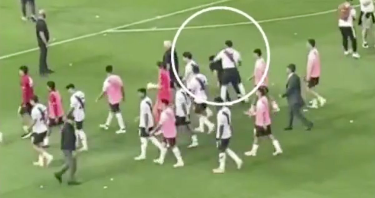 Delantero de River Plate agrede cobardemente a camarógrafo tras derrota ante Boca