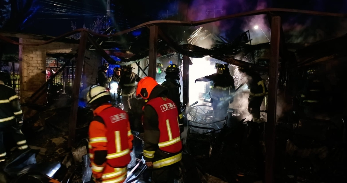 Devastador Incendio en Temuco: Dos Casas Destruidas y 11 Personas Afectadas