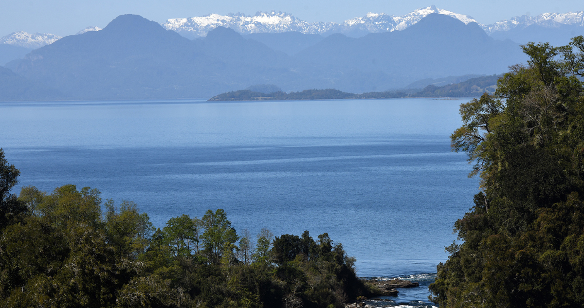 Dramático vuelco de embarcación en el Lago Ranco: 7 personas a salvo tras nadar hasta la orilla