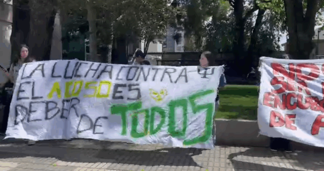 Estudiantes de Psicología de UC Temuco Exigen Justicia y Cambio: Paro y Toma por Acoso Docente