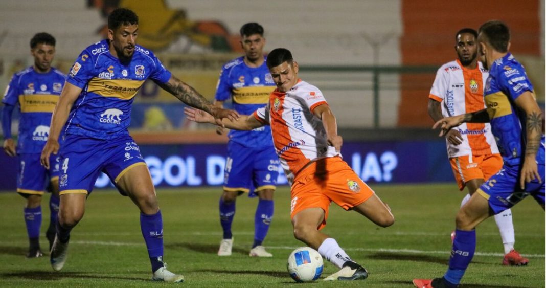 Everton Logra Triunfo Clave en El Salvador y Respira en Lucha por Permanencia