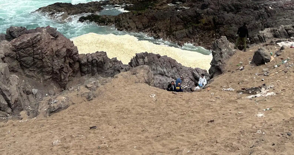Hallazgo Trágico en los Roqueríos de Antofagasta: Investigan la Identidad de la Víctima
