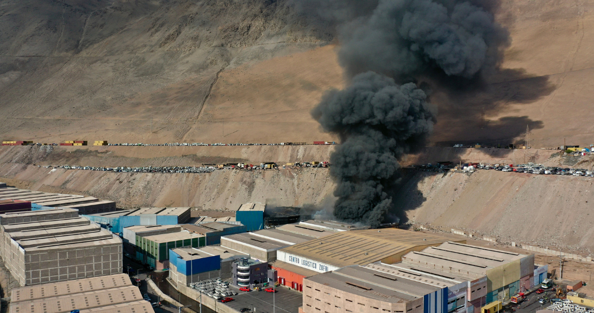 Incendio en la Zona Franca de Iquique: Bomberos luchan por controlar las llamas durante más de 36 horas