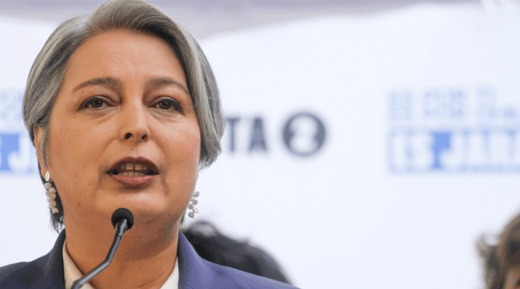 Jara Considera Congelar Militancia en PC si Gana la Presidencia: