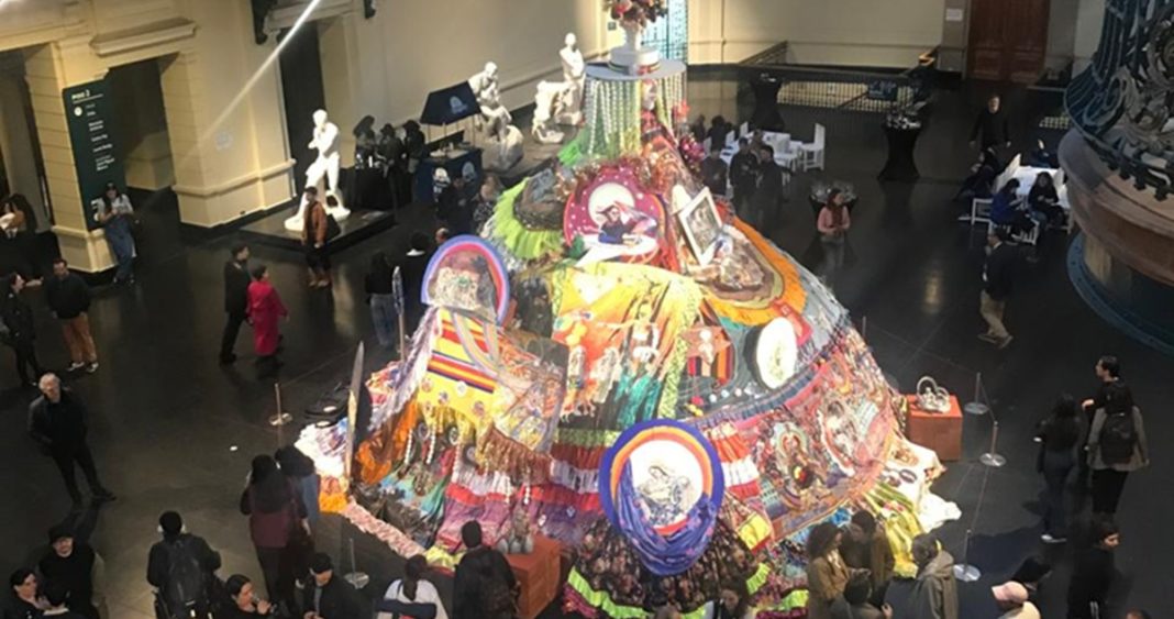 Más Allá de las Fronteras: 'Cosmonación' Desafía las Nociones Tradicionales de Identidad Nacional