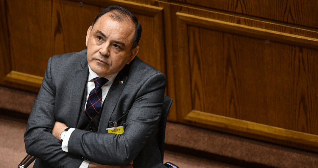 Ministro Antonio Ulloa destituido por nexos con Luis Hermosilla