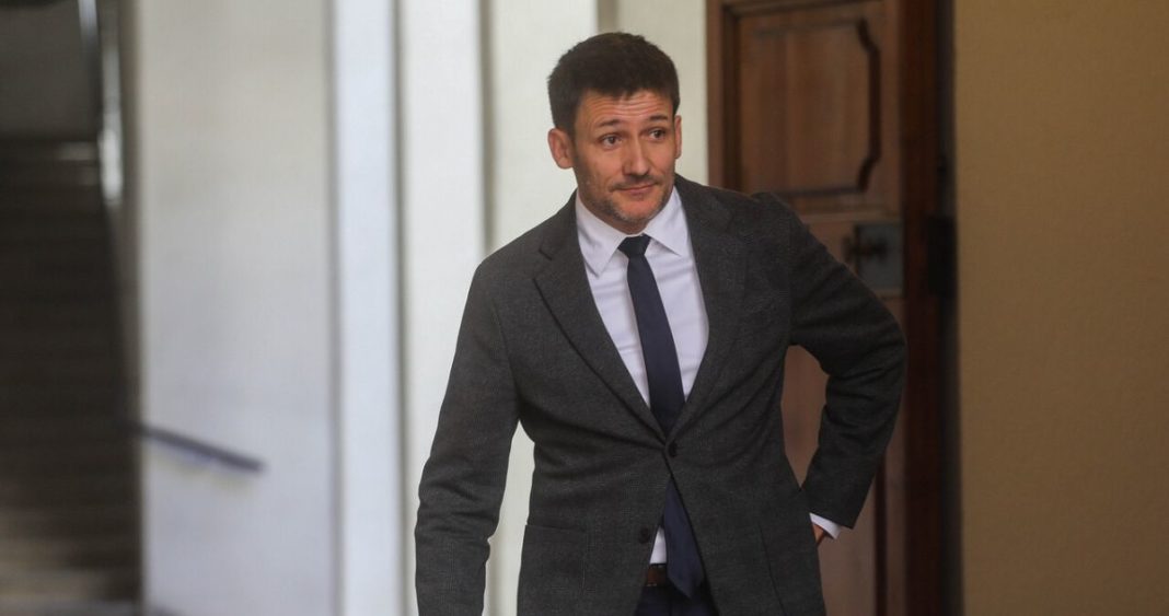 Pardow Enfrenta Acusación Constitucional por Ocultar Error en Cuentas de Luz