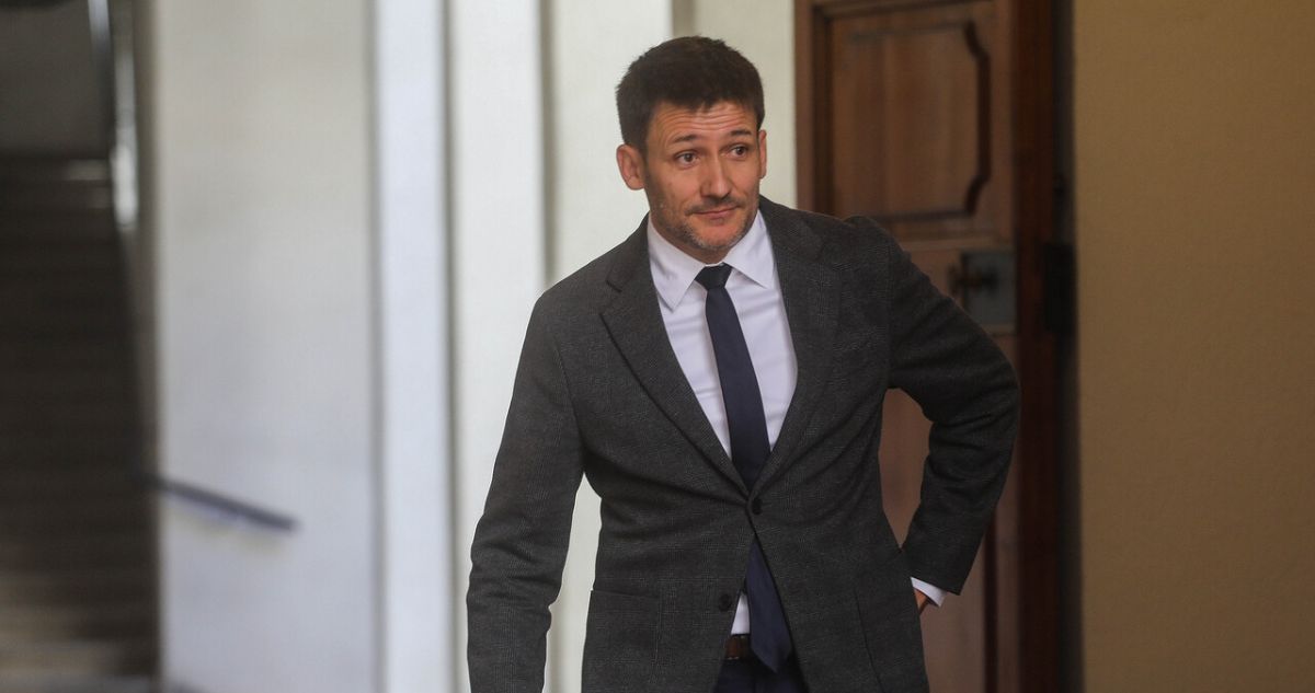 Pardow Enfrenta Acusación Constitucional por Ocultar Error en Cuentas de Luz