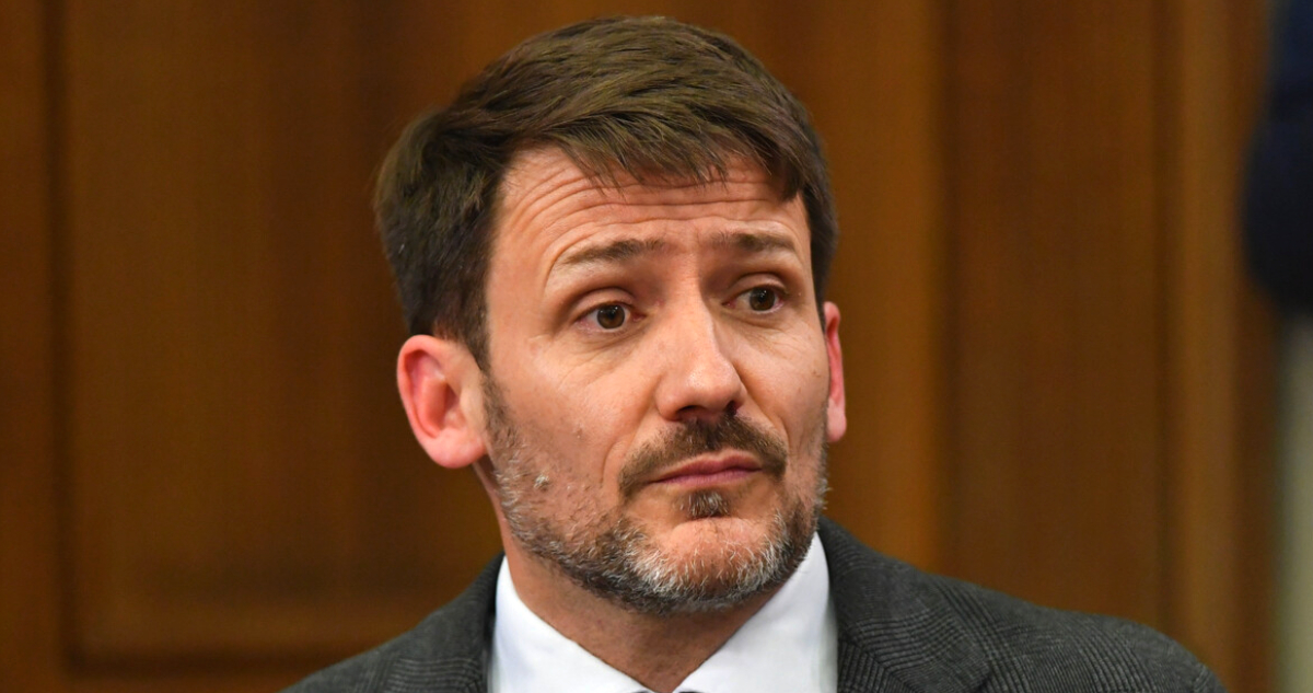 Pardow se defiende: Ocultar error en cuentas de luz fue una decisión política para evitar alarma