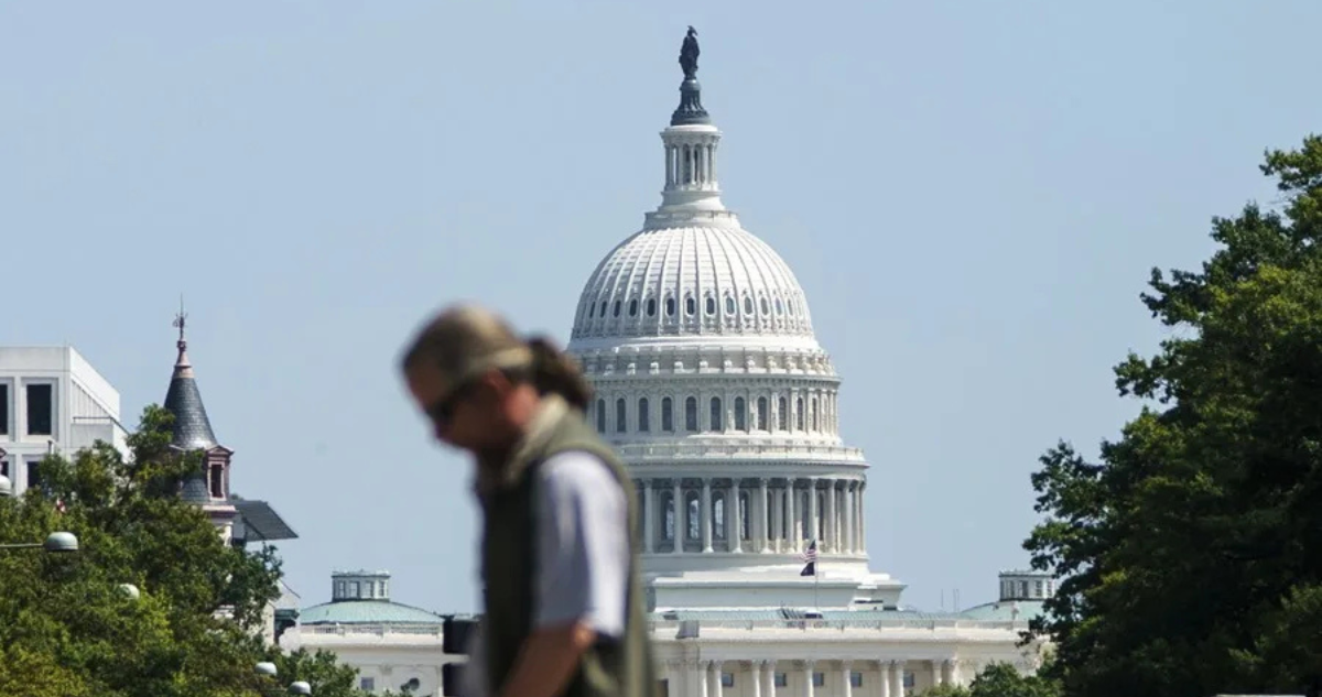 Récord histórico: El cierre de Gobierno de EEUU se extiende sin solución a la vista