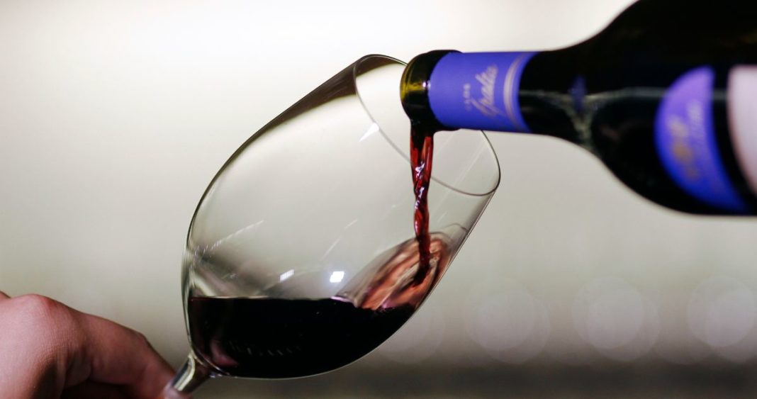 Sequía y Calor Golpean la Producción Vinícola en Chile, Mientras Argentina Lidera en Sudamérica