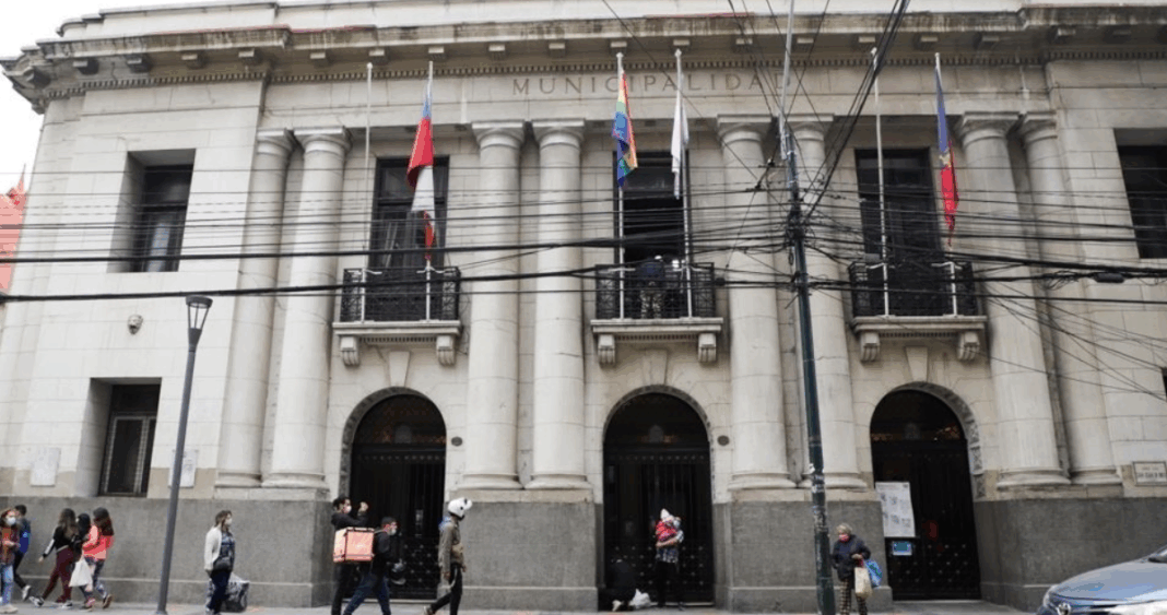 Trabajadores Municipales de Valparaíso Enfrentan Posibles Despidos: Sindicato Alerta y Negocia Derechos Laborales
