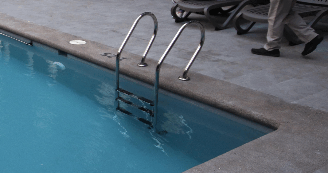 Trágica Muerte de Trabajador en Piscina: Investigan Circunstancias